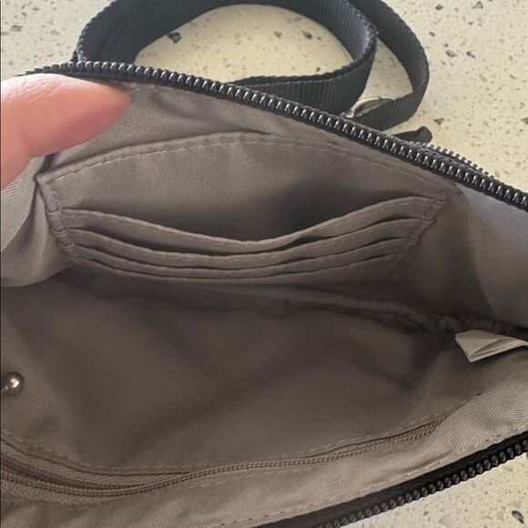 Baggallini Black Nylon Small Crossbody Bag Fanny Pack Zipper Closure Casual EUC - Picture 11 of 12